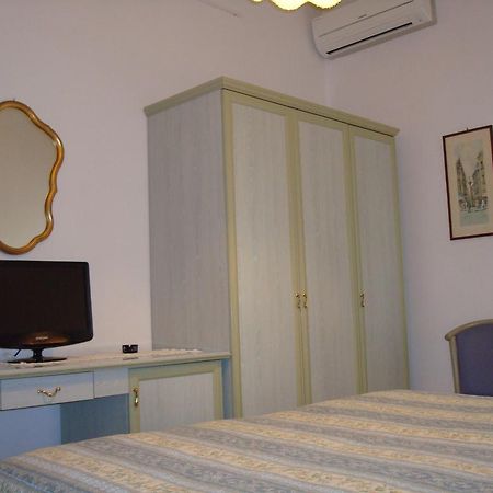 Hotel Villa Rona Форте дей Марми Екстериор снимка