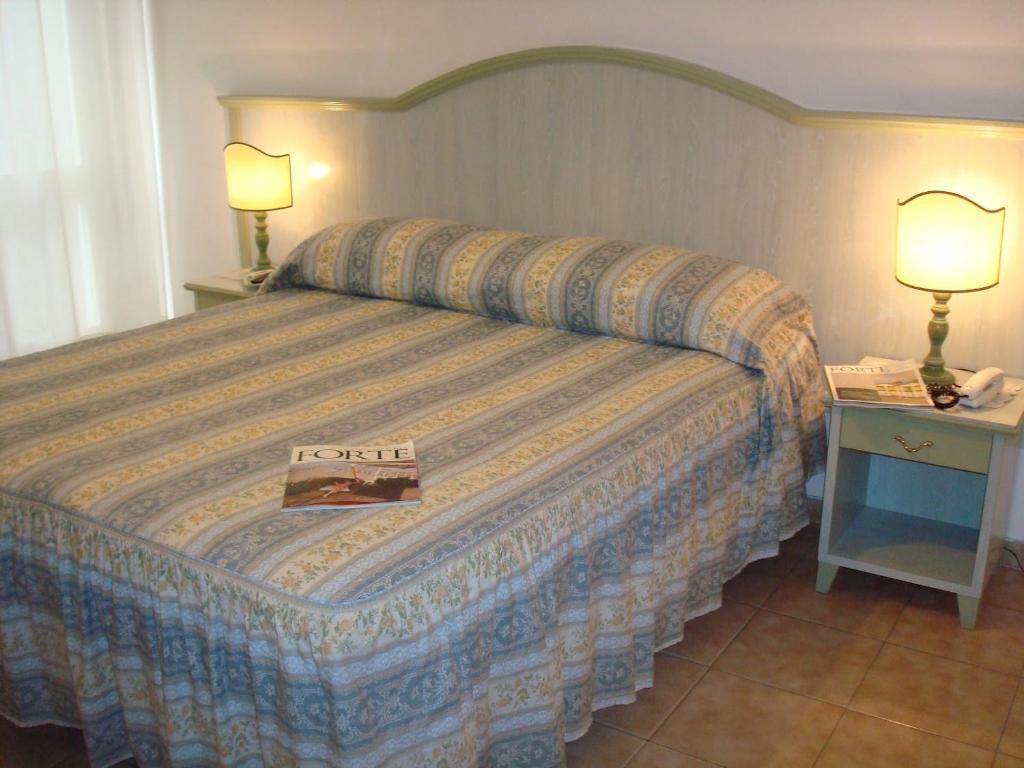 Hotel Villa Rona Форте дей Марми Стая снимка