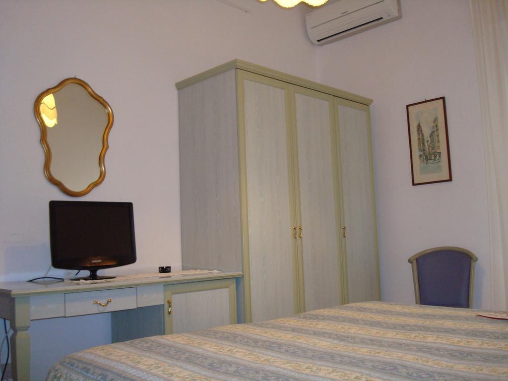 Hotel Villa Rona Форте дей Марми Екстериор снимка