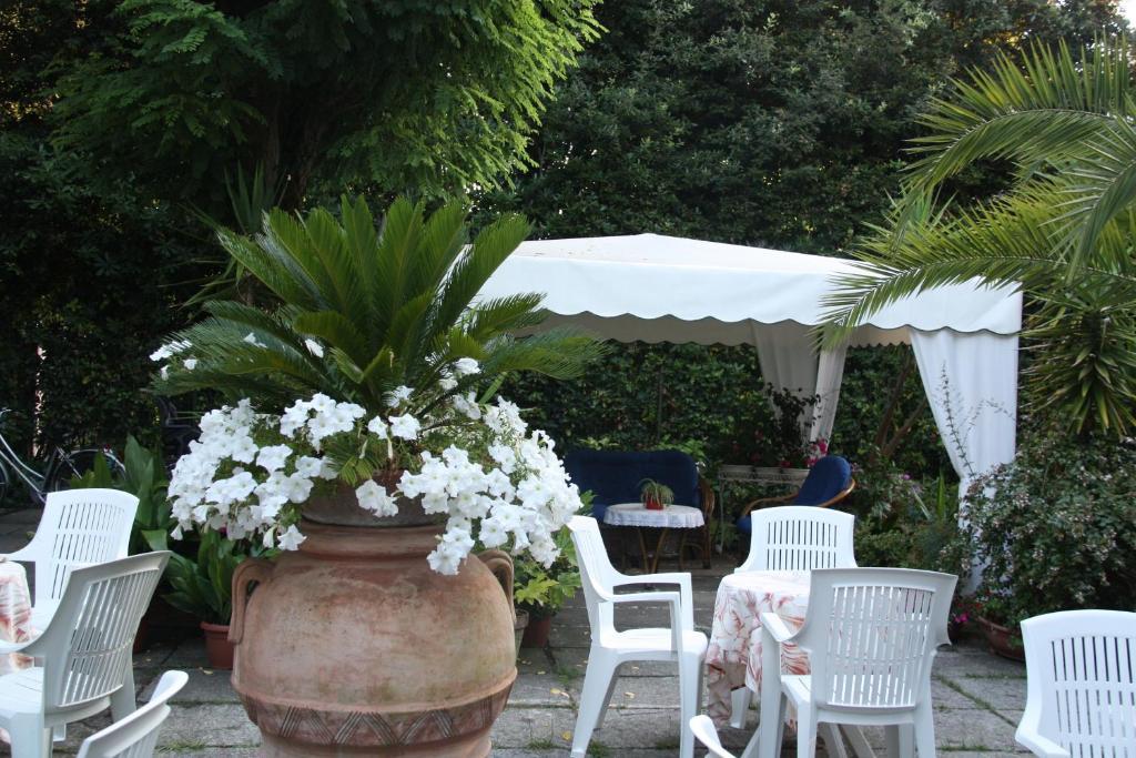 Hotel Villa Rona Форте дей Марми Екстериор снимка